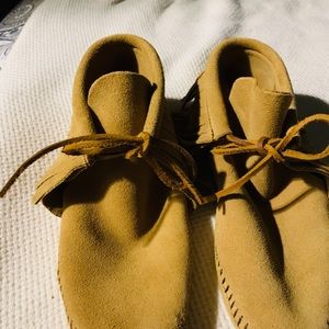 Minnetonka Moccasins Fringe Softsole Booties 6.5